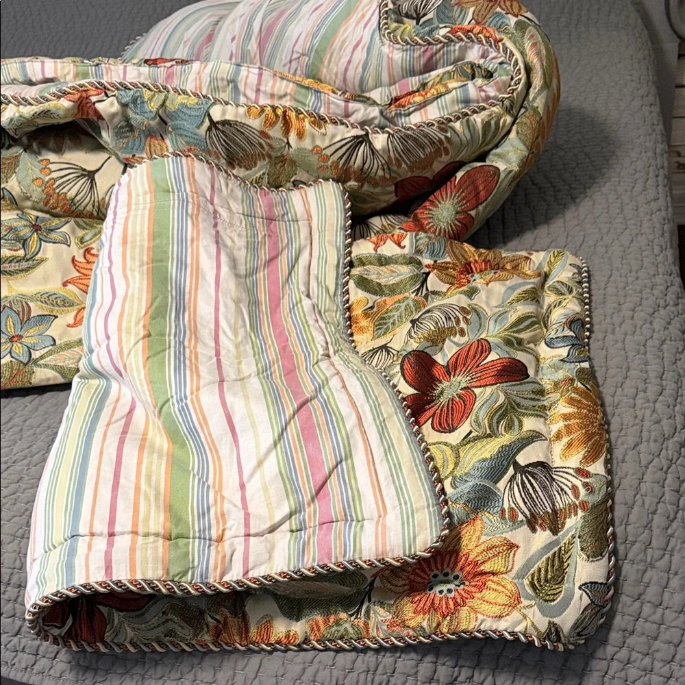 Croscill Mardi Gras - Floral Jacquard Comforter and 1 king sham